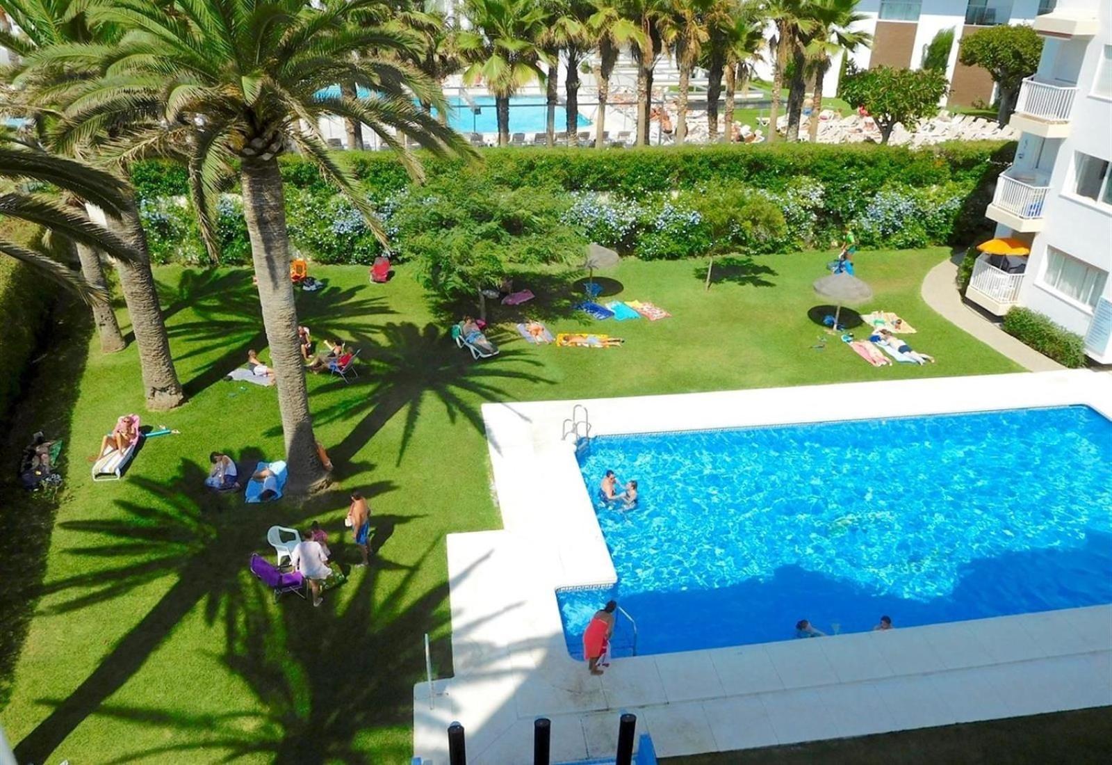 Super Front Line Modern New Apartm Nerja Exteriör bild